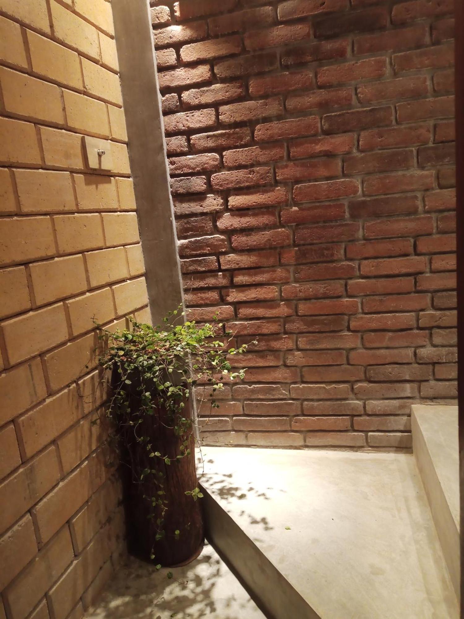 Hotel The Brick Wonder Habaraduwa Central Exterior foto
